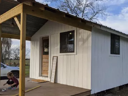 Zo bouw je een klein huis van 26 m² voor slechts €13.900: een betaalbaar boerderij paradijs